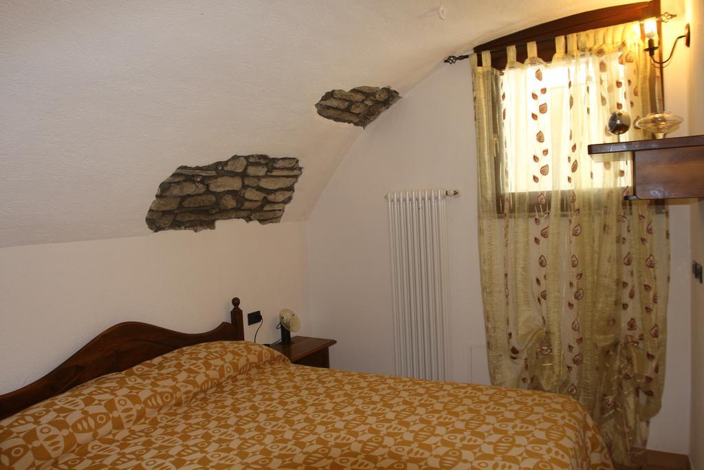 Maison Cassius Issogne Buitenkant foto